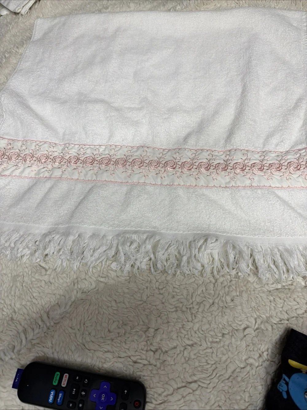 Vtg Wamsutta Heritage White Towel with Pink Embroidered Rose Border